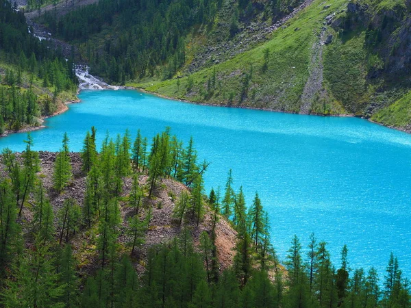 Лазурная Вода Озера Нижняя Шавла Горы Алтай Россия — стоковое фото