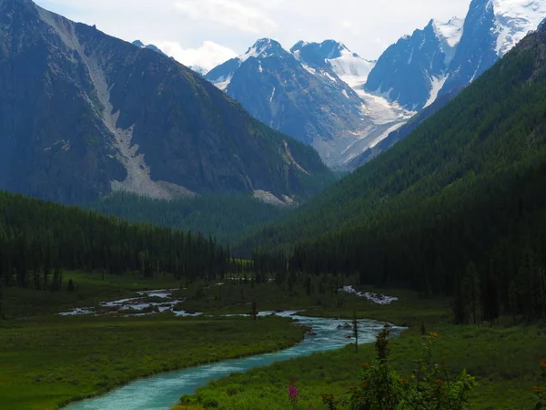 Asombroso Paisaje Las Laderas Las Montañas Altai Cubiertas Bosque Siempreverde — Foto de Stock