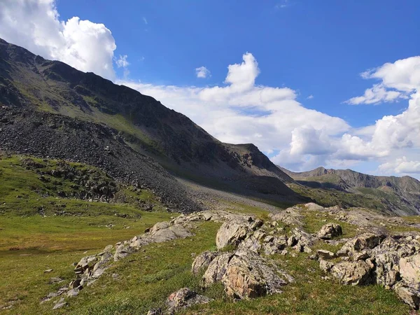 güzel manzara Altai dağ sıraları