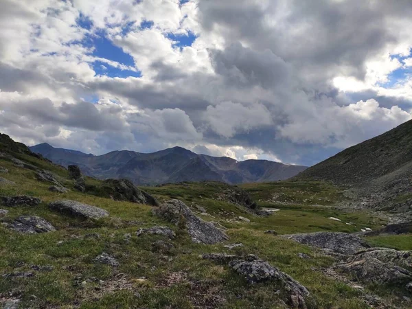 güzel manzara Altai dağ sıraları