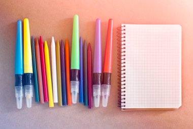 Tabağını - renkli boya kalemi, kalem defter çizim.