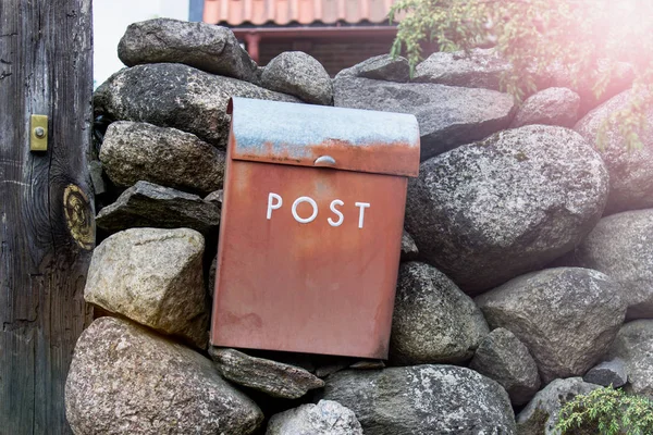 Velho vintage retro post box — Fotografia de Stock