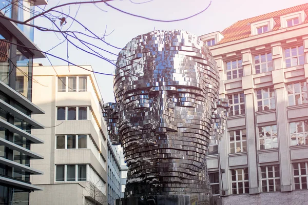 Vue de face de la sculpture de Franz Kafka — Photo