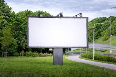 Büyük ticari reklam panosu