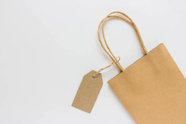 Beyaz boş mockup etiket kraft kağıt mevcut alışveriş çantası