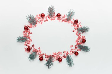 Pembe kırmızı elementli Oval Noel çelengi