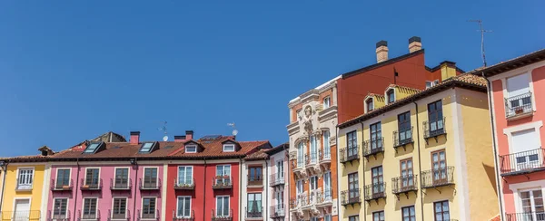 西班牙布尔戈斯广场市长广场五颜六色的房子全景 — 图库照片