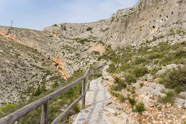 스페인의 역사적인 동굴로 이어지는 — 스톡 사진