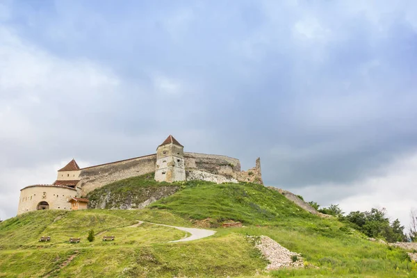 Castelo Topo Uma Colina Verde Perto Rasnov Roménia — Fotografia de Stock