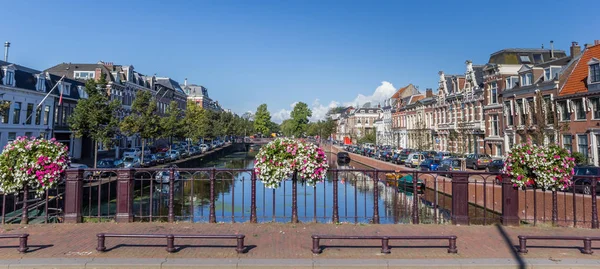 Panorama Zabytkowych Domów Nieuwe Gracht Canal Haarlem Holandia — Zdjęcie stockowe