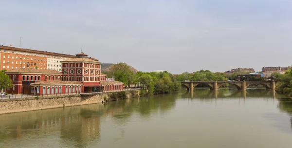 Logroño Spanya Ebro Nehirde Bina Kırmızı Panoraması — Stok fotoğraf