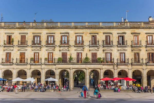 Persone Nella Piazza Plaza Espana Vitoria Gasteiz Spagna — Foto Stock