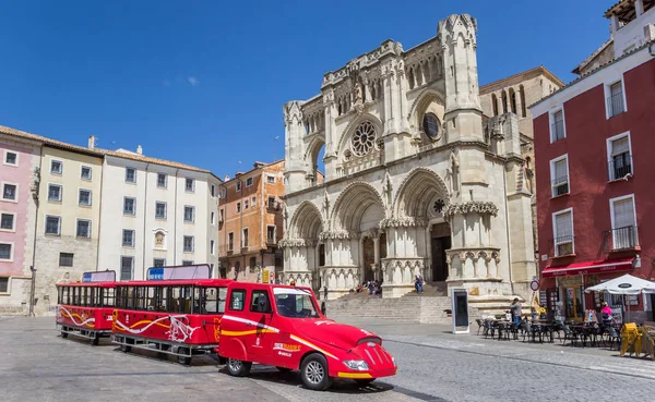 Tren Turístico Frente Catedral Cuenca España — Foto de Stock