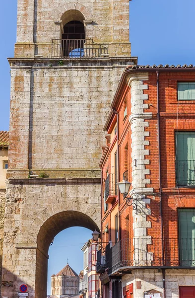 Színes Házak Város Kapuja Történelmi Városközpontban Toro Spanyolország — Stock Fotó