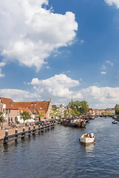 Petit Bateau Blanc Dans Les Canaux Historiques Leyde Pays Bas — Photo