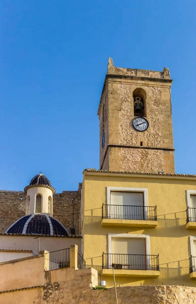 ビリャホヨサ スペインの歴史的な中心部の教会の塔 — ストック写真