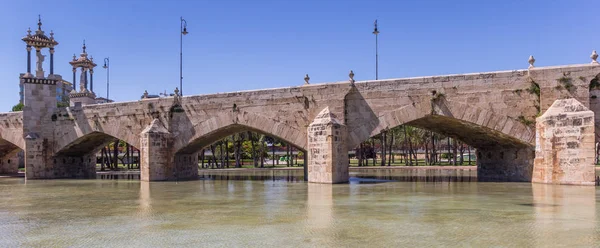 西班牙瓦伦西亚池塘历史 Puente 3月桥全景 — 图库照片