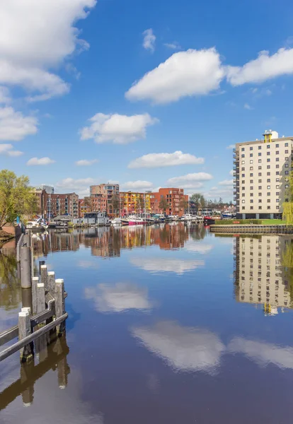 Mehrfamilienhäuser Mit Spiegelung Wasser Groningen Niederlande — Stockfoto