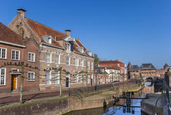 Oude Huizen Langs Een Kanaal Amersfoort Nederland — Stockfoto