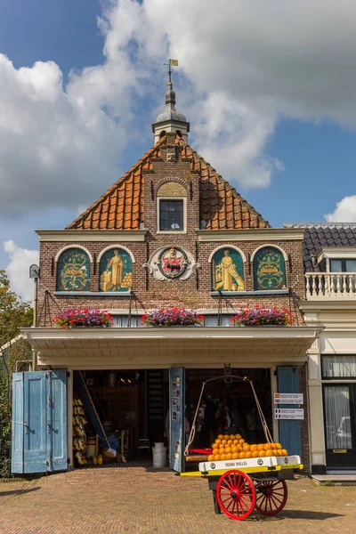 Kaas Kar Voor Een Winkel Edam Nederland — Stockfoto