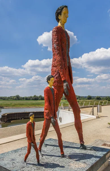ドースブルフ オランダの Riverfornt 人の男性の彫刻 — ストック写真