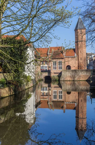Stadspoort Met Weerspiegeling Het Water Amersfoort Nederland — Stockfoto