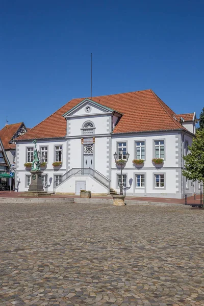 Quakenbruck ドイツの市場広場の市庁舎 — ストック写真