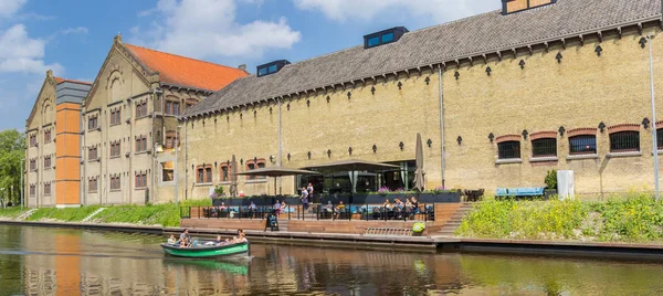Restaurantpanorama Einem Kanal Leeuwarden Niederlande — Stockfoto