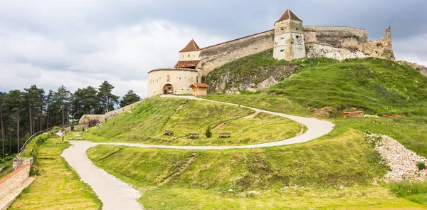 ルーマニアのルシュノフ城のパノラマ — ストック写真