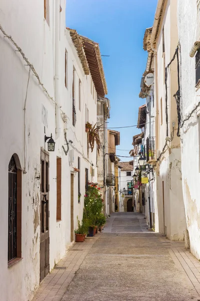 Rua Estreita Com Casas Brancas Requena Espanha — Fotografia de Stock