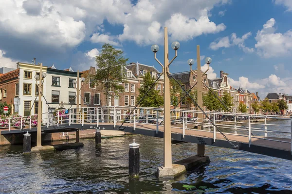 Ponte Sobre Canal Centro Histórico Leiden Países Baixos — Fotografia de Stock