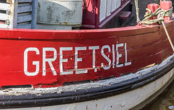 Falu Neve Egy Piros Csónak Greetsiel Németország — Stock Fotó