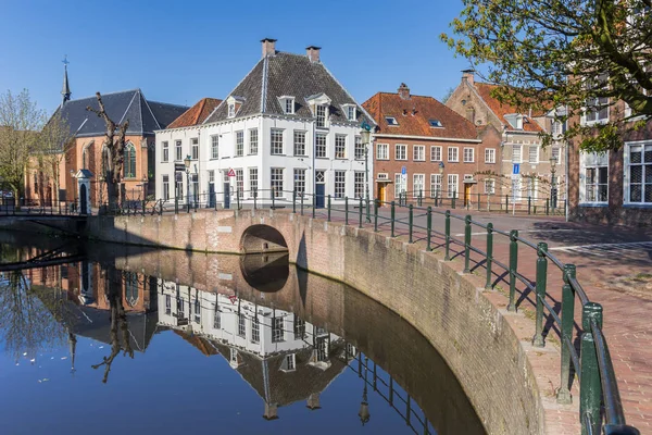 Kanaal Met Oude Gebouwen Het Centrum Van Amersfoort Holland — Stockfoto