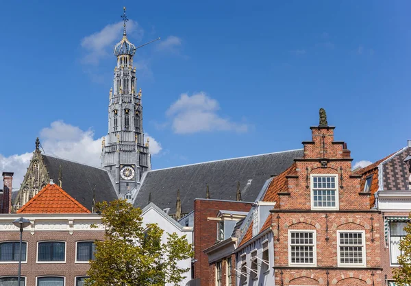 Παλιό Προσόψεις Και Πύργος Εκκλησιών Χάαρλεμ Ολλανδία — Φωτογραφία Αρχείου