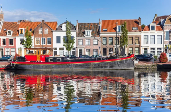 Gemi Evler Bir Kanalında Haarlem Hollanda — Stok fotoğraf