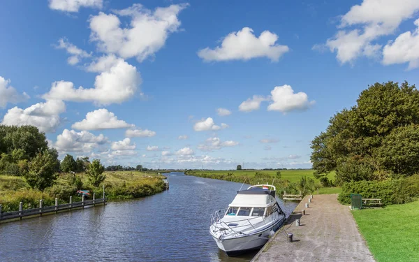 Біла Яхта Річці Reitdiep Гронінген Нідерланди — стокове фото