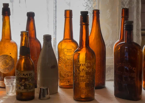 Vintage Άδειο Αλισίβα Μπουκάλια Στο Κρατικό Πάρκο Bodie Καλιφόρνια Ηπα — Φωτογραφία Αρχείου