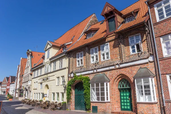 Straße Mit Historischen Häusern Und Restaurant Lüneburg Deutschland — Stockfoto