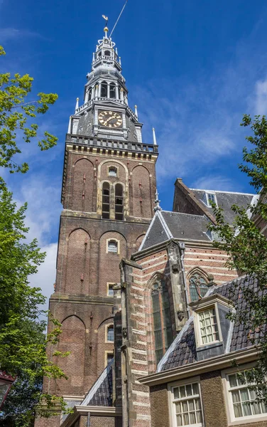 Πύργος Από Την Παλιά Εκκλησία Στο Κέντρο Του Άμστερνταμ Ολλανδία — Φωτογραφία Αρχείου