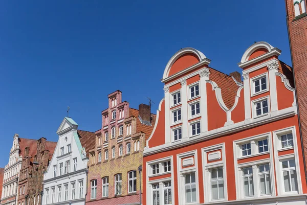 リューネブルグ ドイツの歴史的な中心部にカラフルなファサード — ストック写真