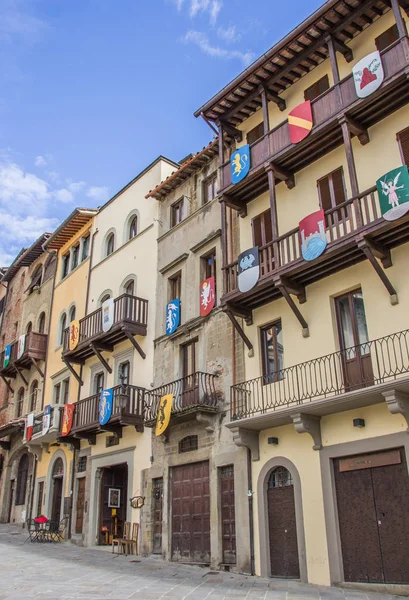 Edificios Con Escudos Medievales Piazza Grande Arezzo Italia — Foto de Stock
