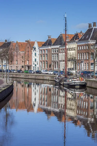 Altes Schiff Und Lagerhallen Entlang Eines Kanals Groningen Niederlande — Stockfoto