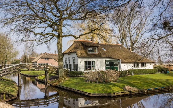Stare Biały Gospodarstwa Zabytkowej Miejscowości Giethoorn Holandia — Zdjęcie stockowe