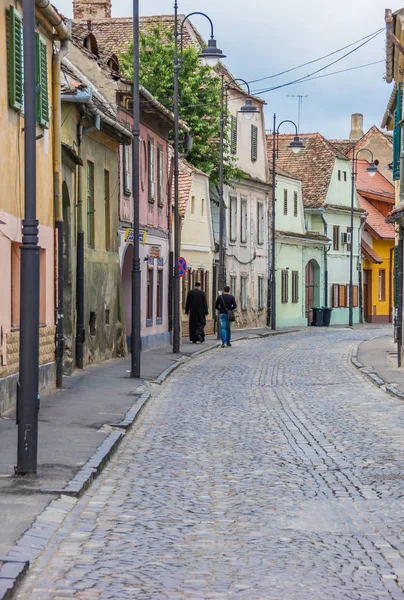 シビウ ルーマニアの歴史的中心部でカラフルな通り — ストック写真