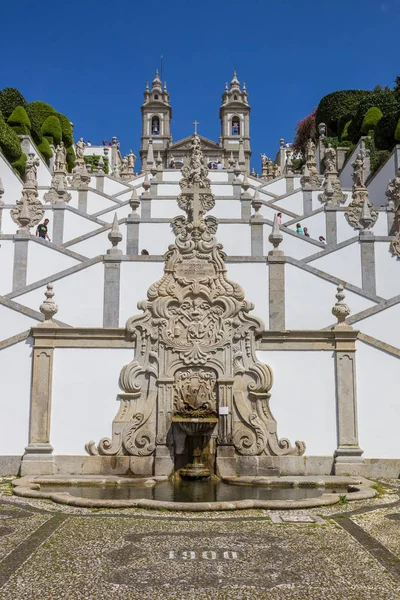 Portekiz Braga Daki Bom Jesus Kilisesi Nin Merdivenlerindeki Çeşme — Stok fotoğraf