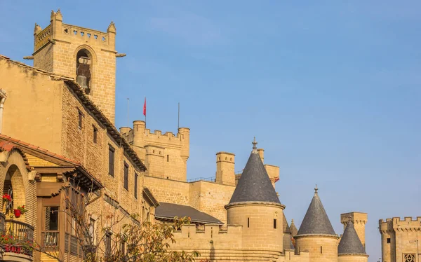 パンプローナ スペインの歴史あるお城の塔 — ストック写真