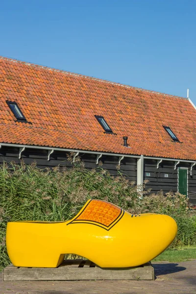 Grande Scarpa Legno Giallo Zaanse Schans Olanda — Foto Stock