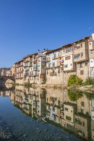 Nehir Valderrobres Içinde Spanya Yansıma Eski Evler — Stok fotoğraf