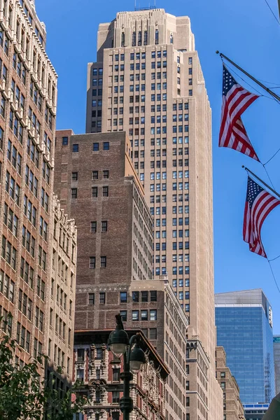 New York City Kantoorgebouwen Vlaggen — Stockfoto