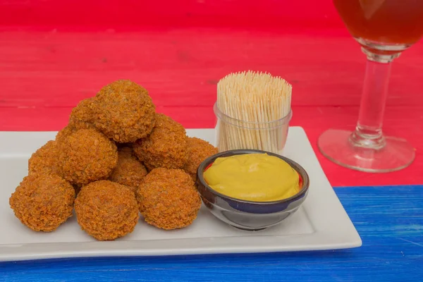 Flamanca Bitterballen Hardal Bir Bardak Bira Ile Snack — Stok fotoğraf